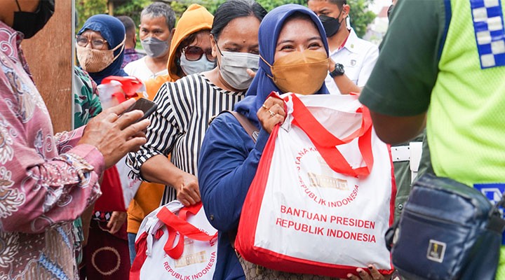 Duka Pedagang Pasar yang Tidak Mendapatkan Kupon Sembako Jokowi