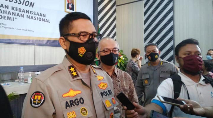 Argo Prihatin Anak-Anak Tak Tahu Foto Pahlawan