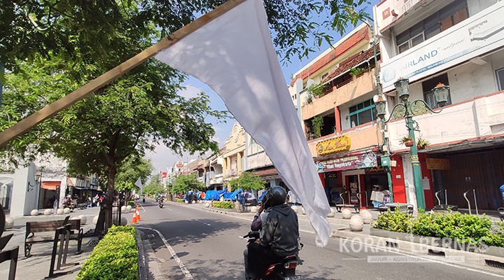 Sebagian Kibarkan Bendera Putih, PKL Lain Tunduk pada Sri Sultan