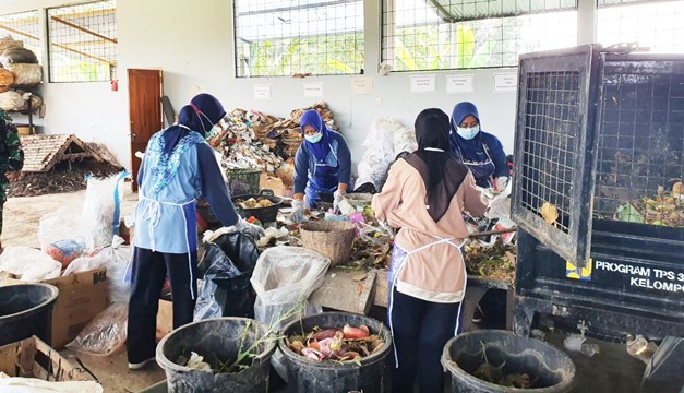 Terusik Oleh Tumpukan Sampah, Ide Kreatif Muncul dari Sekelompok Anak Muda Karyawan Telkom
