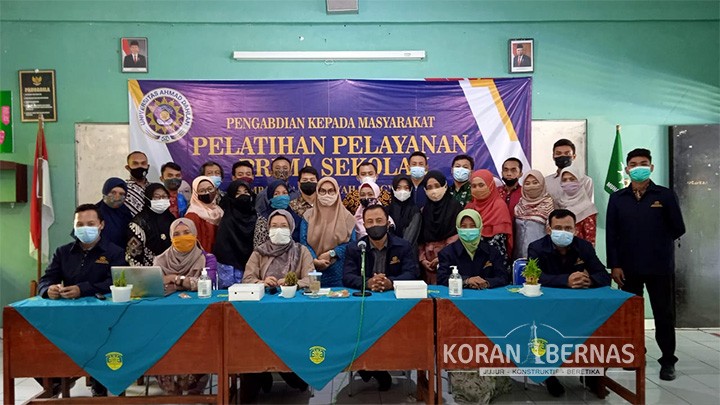 UAD Melatih Pelayanan Prima Sekolah untuk Guru dan Staf SMP Muh 9 Yogyakarta