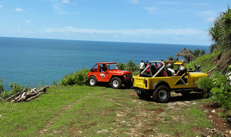 Bupati Mengajak Wartawan Naik Jeep Menelusuri Destinasi Wisata Perawan
