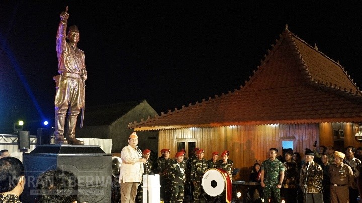 Prabowo Resmikan Patung Jenderal Sudirman