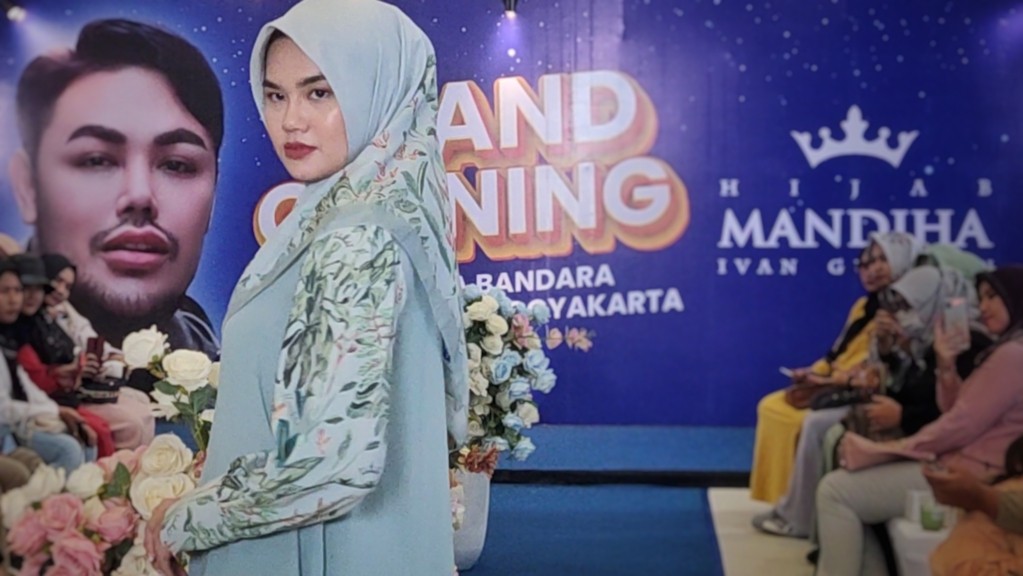 Belajar dari YIA, Ivan Gunawan ingin Buka Gerai Hijab Mandjha di Bandara Lain