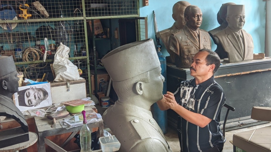 Seniman Patung Yusman Pamerkan Karya Monumentalnya di Galeri Nasional