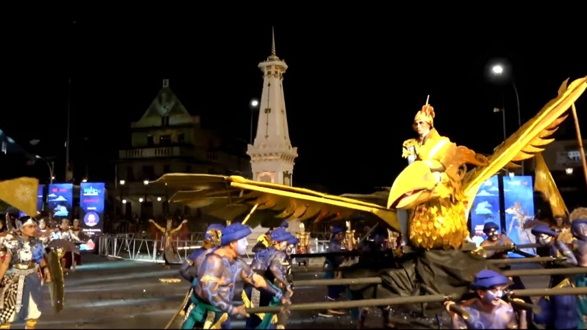 Ribuan Warga Saksikan Wayang Jogja Night Carnival di Tugu Jogja
