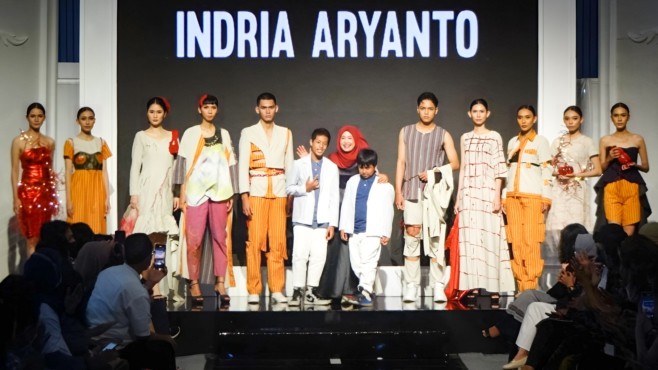Indria Aryanto Ubah Besi Kiloan Menjadi Karya Fashion Kelas Dunia