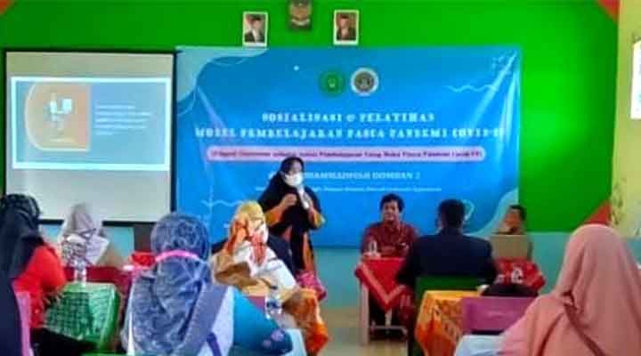 Tim Pengabdian Masyarakat MP UAD Turun ke Sekolah, Sosialisasi Flipped Classroom