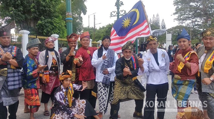 Pesilat Malaysia Beraksi di Pencak Malioboro Festival