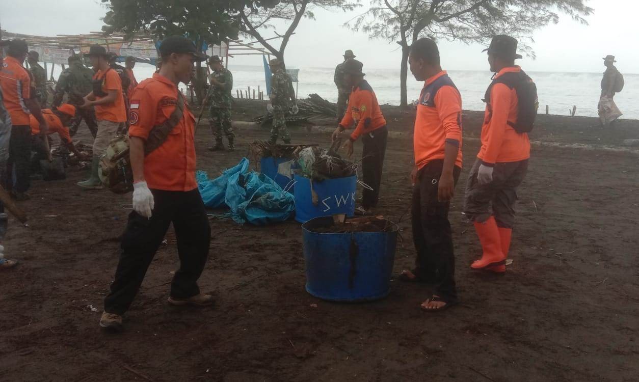 Warung Pantai Suwuk Langgar Daerah Rawan Bencana