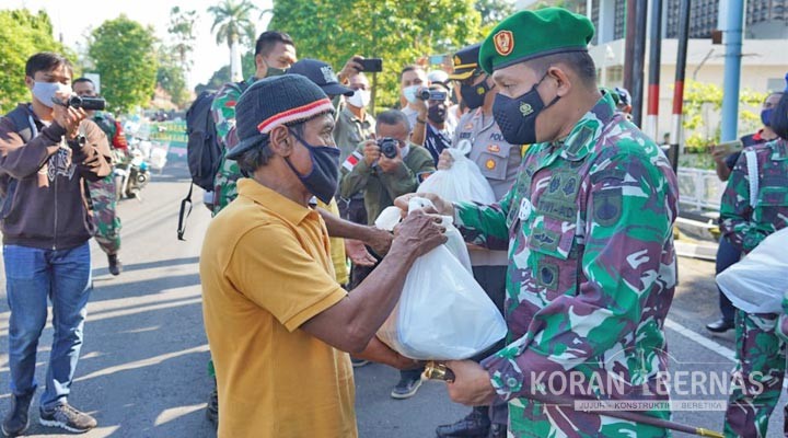 Sinergi TNI, Polri dan Pegiat UMKM Membantu Warga Terdampak Pandemi Covid-19