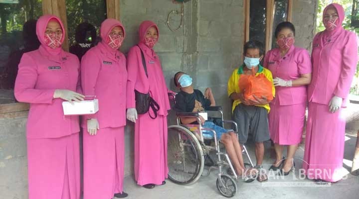 Warga Dusun Ini 90 Persennya Miskin, Bhayangkari Brimob Polda DIY Datang Beri Bantuan