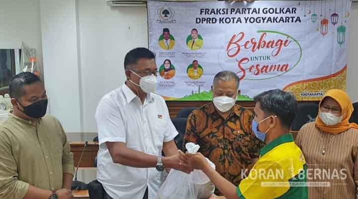 Fraksi Partai Golkar DPRD Kota Yogyakarta Salurkan Bingkisan Lebaran