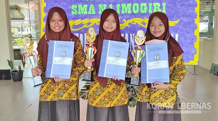 Tiga Siswi MTsN 3 Bantul Sabet Juara Guide Reporter