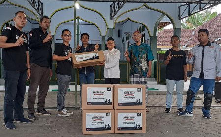 Sambangi Masjid di Moyudan, Honda Community Bikers Soleh Menyerahkan Perlengkapanj Solat dan Piranti