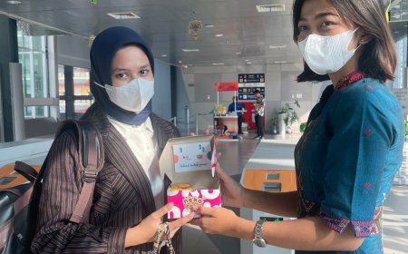 KAI Bandara Tingkatkan Pelayanan, Bagikan Takjil Gratis di Yogyakarta dan Medan