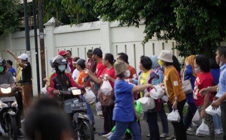 Alumni SMA Bosa Yogyakarta Berbagi 3.000 Takjil