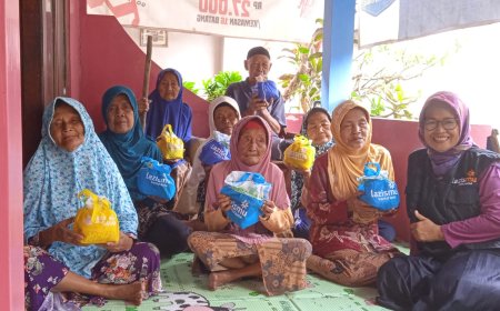 Lazismu dan PCM Bantul Kota Bagikan Takjil Mentah untuk Lansia Duafa