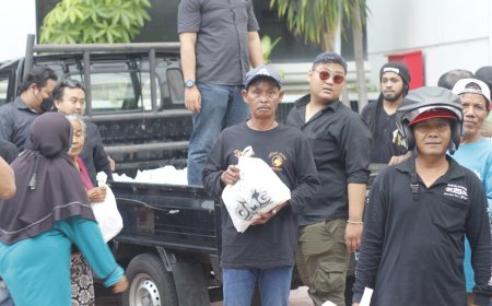 Orang Muda Ganjar Berbagi Hampers dengan Pemuda dan Warga Yogyakarta