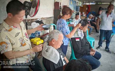 Kompak Putihkan Rambut, Relawan Pejuang Demokrasi Ingin Ganjar Membumi