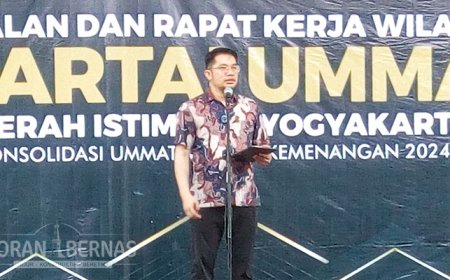 “Baju Ini Dipakai Pak Amien 25 Tahun Lalu di Gedung DPR”