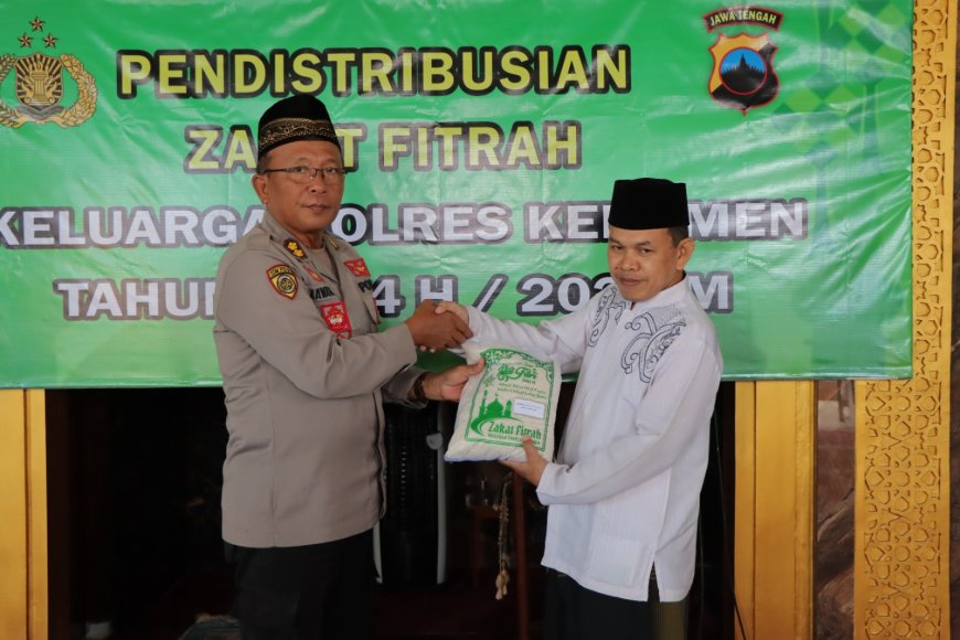Polres Kebumen Menyalurkan 827 Paket Zakat