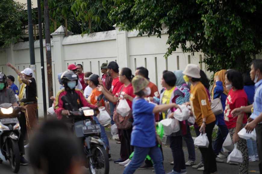 Alumni SMA Bosa Yogyakarta Berbagi 3.000 Takjil