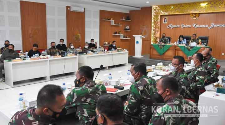 Komisi I DPR Kaget Prajurit TNI Masih Pakai Senjata Lawas Sisa Perang Dunia II