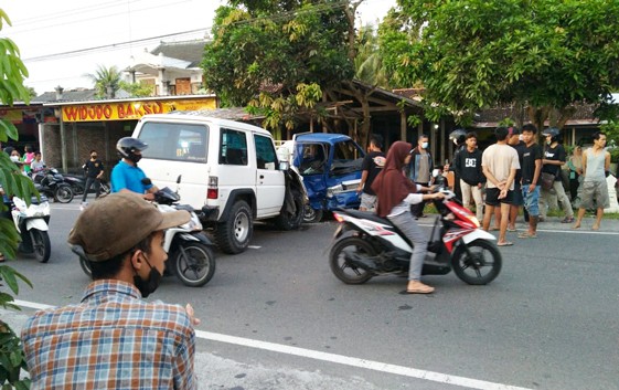 Diduga Sopir Hilang Konsentrasi Menyebabkan Tabrakan di Jalan Brosot Cangakan