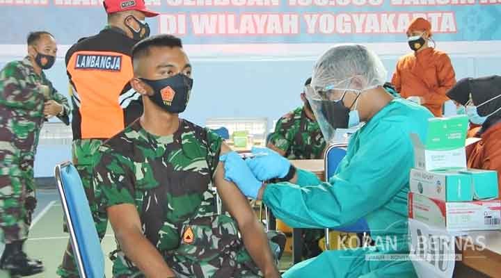 Ribuan Prajurit TNI Disuntik Vaksin Buatan Inggris