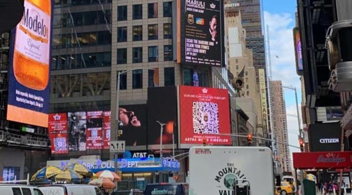 Terpampang di Times Square New York, Maruli Punya Misi Besar Lewat Never Stand Alone