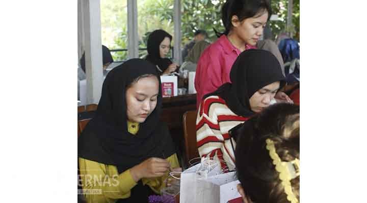 OMG Yogyakarta Gelar Pelatihan Kreatif Membuat Card Holder