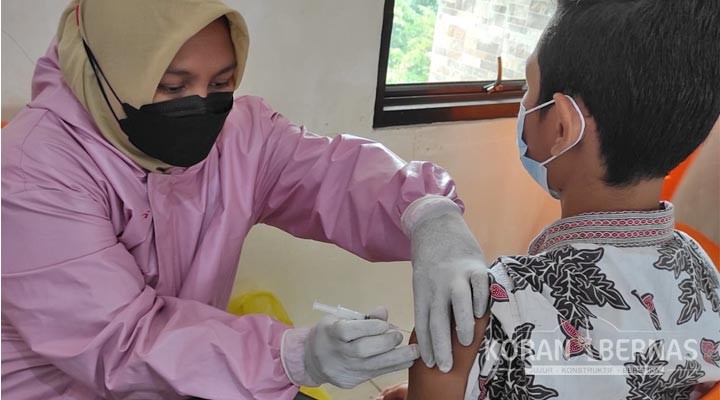 500 Pelajar SMPN 3 Purbalingga Ikuti Vaksinasi Massal