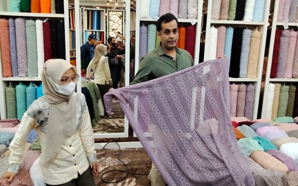 ZAARA NX Textile Hadirkan Deretan Artis Ibukota, Termasuk Soimah dan Raffi Ahmad