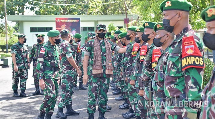 Danrem Wijayakusuma Dampingi Asops Panglima TNI Memeriksa Kesiapan Pengamanan Obyek Vital