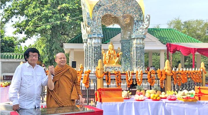 Biksu Asal Thailand Meresmikan Patung Dewa Empat Muka di Kelenteng Kwan Sing Bio Tuban