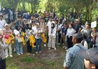 150 Mahasiswa Ekonomi Field Trip di Kampung Bambu