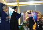 Pertama Kali Menggunakan Sport Center, Devi dan Karen Wisudawan Terbaik UMBY