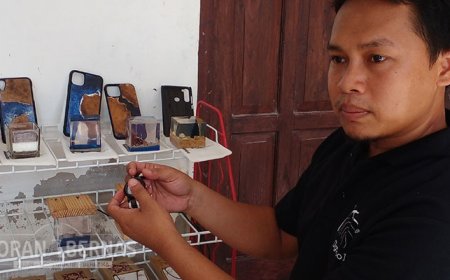 Limbah Kayu Diolah Jadi Barang Bernilai Tinggi