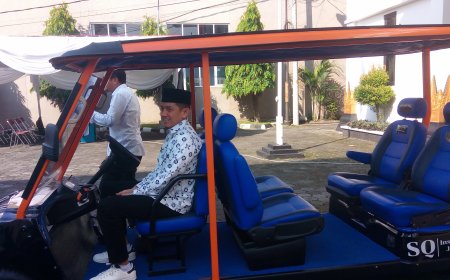 Naik Mobil Listrik, Calon Anggota DPD RI Ahmad Syauqi Soeratno Daftar ke KPU DIY