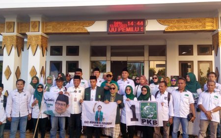 Foto Gus Muhaimin Mewarnai Pendaftaran Bacaleg PKB DIY ke KPU, Target Sembilan Kursi DPRD DIY