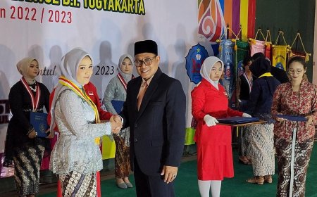 Siswa Meninggal Diwakili Orang Tuanya, SMKN 1 Sewon Gelar Wisuda