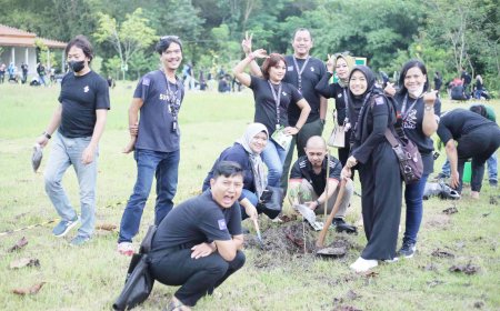 AstraZeneca Ajak Karyawan Tanam Pohon di Kawasan Bersejarah Jogja