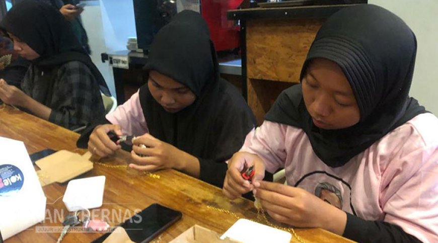 Srikandi Ganjar Gelar Workshop Pembuatan Kalung Hijab Bareng Perempuan Milenial di Yogyakarta