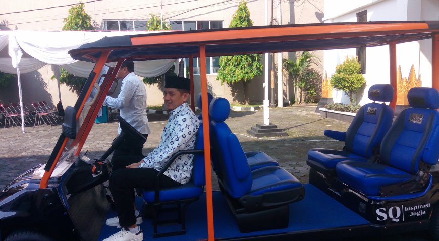Naik Mobil Listrik, Calon Anggota DPD RI Ahmad Syauqi Soeratno Daftar ke KPU DIY