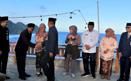 Dua Pejabat Pemkab Kebumen Dilantik di Pantai Menganti