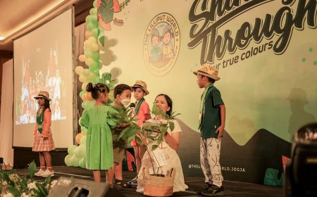 The Lilliput World Beri Pohon untuk Wisudawan