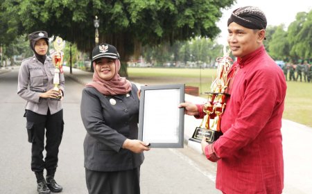 Tingkatkan Keamanan Menjelang Pemilu, Bupati Beri Arahan Pada Apel Kasatkamling