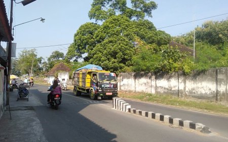 Masih Ada Truk Proyek Jalan Tol Jogja-Solo Melintasi Jalur Larangan