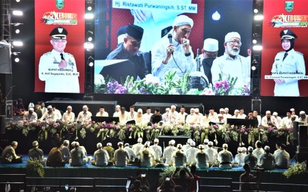Masyarakat Mencari Hiburan di Lokasi KIE